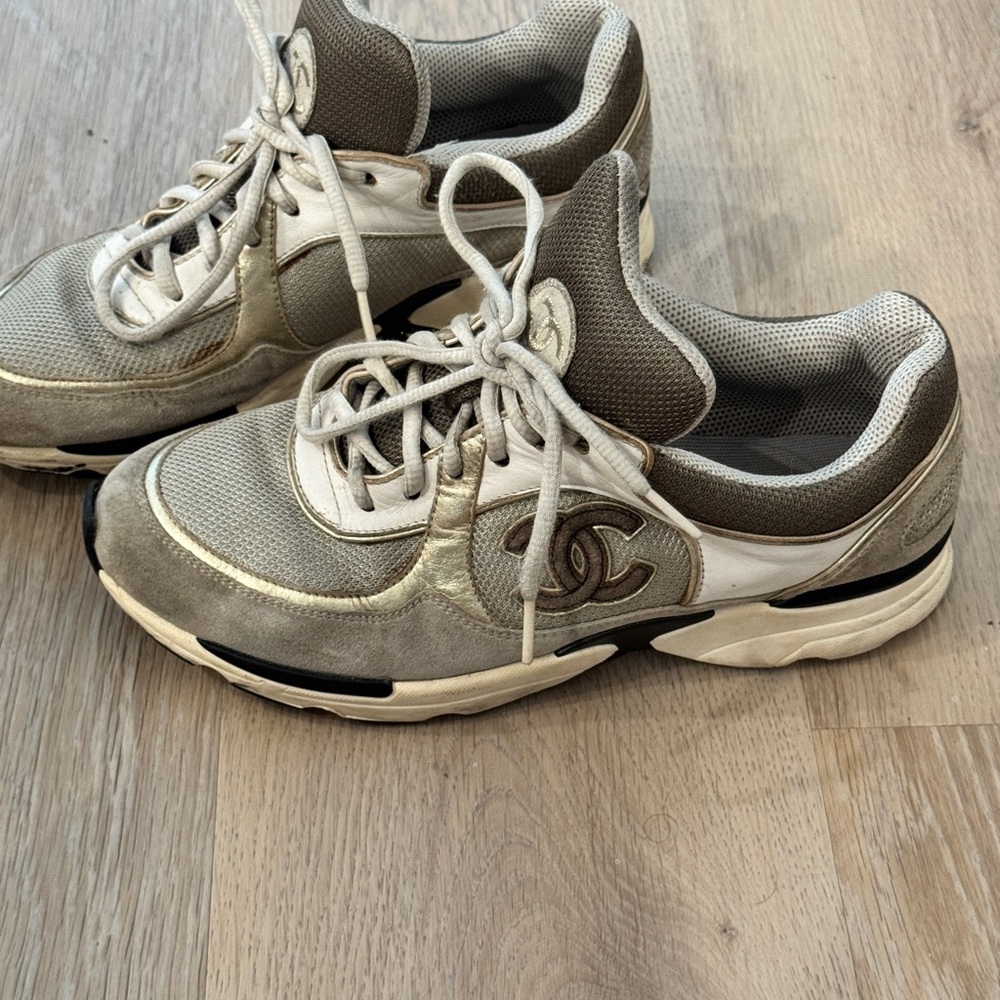 CHANEL Gray and White Sneakers 7.5us woman - Picture 7 of 16